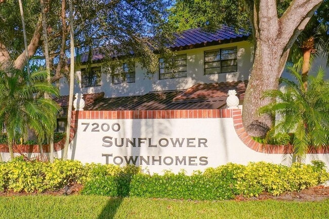 7200 NW 2nd Ave in Boca Raton, FL - Building Photo - Building Photo