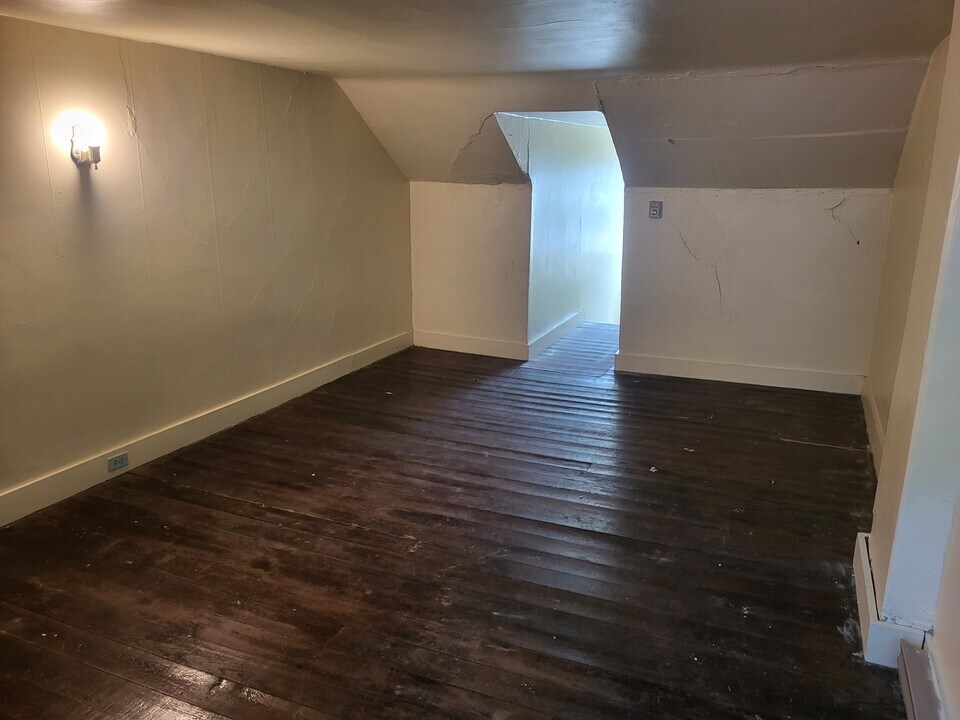 1218 E Centre St in Mahanoy City, PA - Foto de edificio