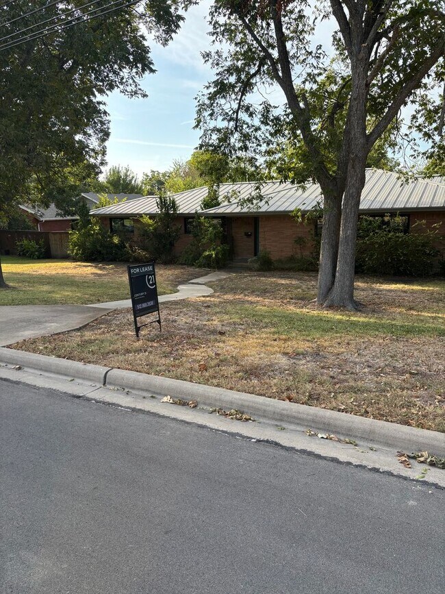 property at 1500 E 15th St