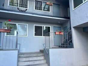 833 Taylor St, Unit 2 in Monterey, CA - Foto de edificio - Building Photo
