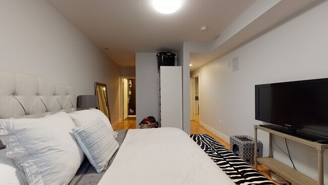 339 W Broadway, Unit 11 in Boston, MA - Building Photo - Building Photo