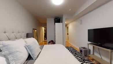 339 W Broadway, Unit 11 in Boston, MA - Foto de edificio - Building Photo