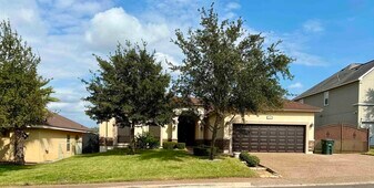 10523 Bear Creek in Laredo, TX - Building Photo