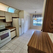 7623 Baymeadows Cir W in Jacksonville, FL - Building Photo - Building Photo