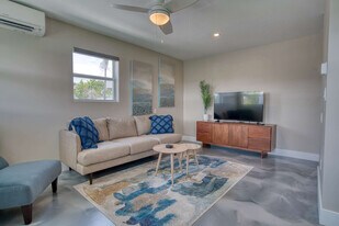 126 Mango St in Fort Myers Beach, FL - Building Photo