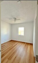 124 1/4 W 95th St, Unit 124 1.4 in Los Angeles, CA - Foto de edificio - Building Photo