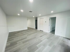 5130 NE 17th Terrace in Fort Lauderdale, FL - Building Photo - Building Photo