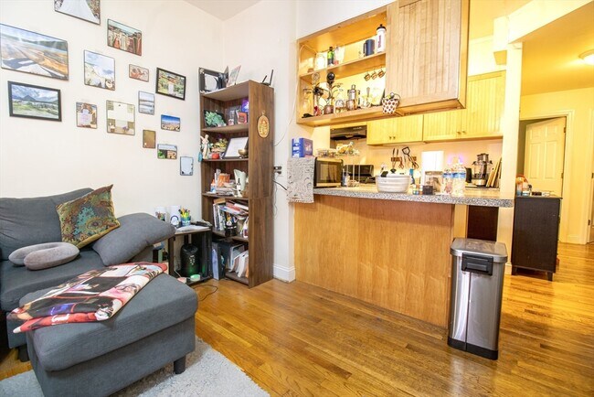 754 Huntington Ave, Unit 1 in Boston, MA - Foto de edificio - Building Photo