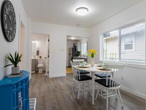 212 N Blandena St in Portland, OR - Building Photo - Interior Photo