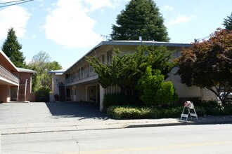 540 University Dr in Menlo Park, CA - Building Photo - Building Photo