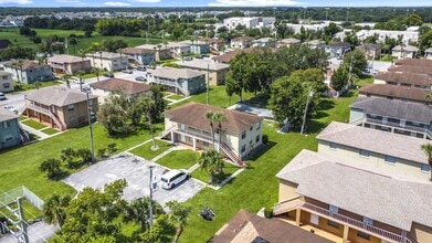 694 Michigan Ct in St. Cloud, FL - Building Photo - Building Photo