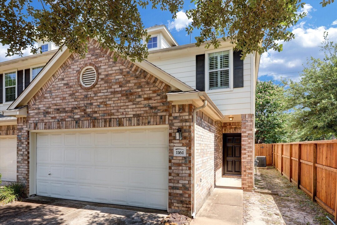 1161 Eden Park Ln in Houston, TX - Building Photo