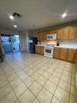 45118 Parkview Ln in Lancaster, CA - Building Photo