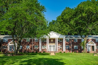 Hillside Village in Ridgefield, NJ - Building Photo - Building Photo