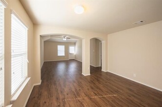 411 Hawthorn Dr in Nevada, TX - Foto de edificio - Building Photo