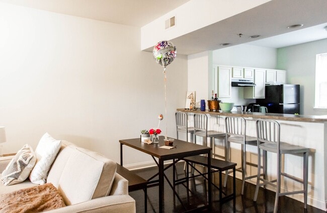 501 N Walnut in Bloomington, IN - Foto de edificio - Building Photo