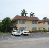 Sun Harbour Apartments in Fort Lauderdale, FL - Foto de edificio - Building Photo