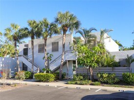 322 Timber Lake Dr in Bradenton, FL - Building Photo