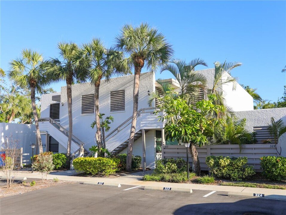 322 Timber Lake Dr in Bradenton, FL - Building Photo