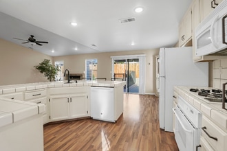 209 Grapewood Ct in Oakdale, CA - Building Photo - Building Photo