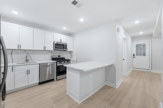 1205 Hillside Pl in North Bergen, NJ - Building Photo - Building Photo