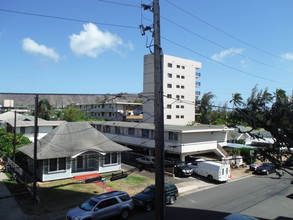 711 Makaleka Ave in Honolulu, HI - Building Photo - Building Photo