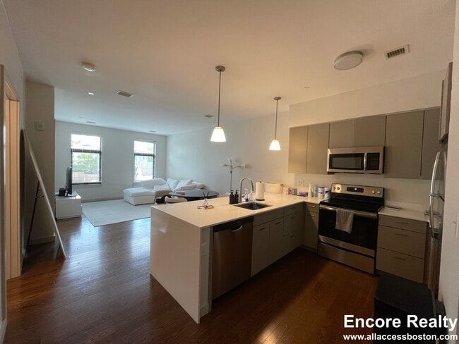 454 Harvard St, Unit 204, Unit 204