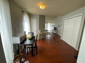 Room in Apartment on West Loop in Austin, TX - Building Photo - Building Photo