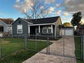 230 Burress St in Houston, TX - Building Photo