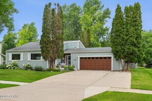 3402 Par St N in Fargo, ND - Building Photo