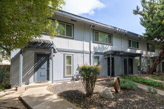 1071-1073 Mohr Ln in Concord, CA - Building Photo - Building Photo