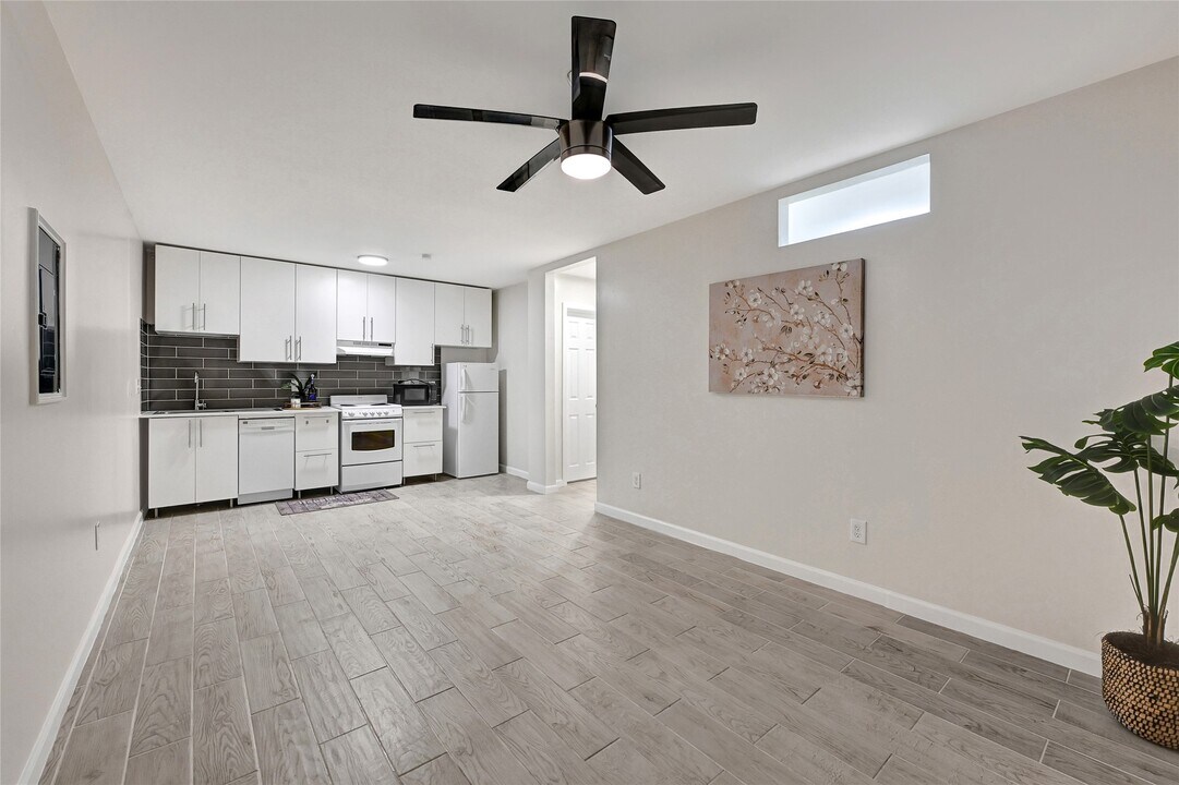 1607 Welch St in Houston, TX - Building Photo