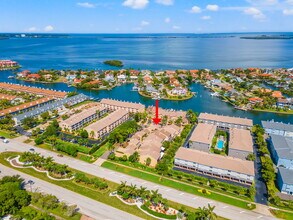 487 Pinellas Bayway S in Tierra Verde, FL - Foto de edificio - Building Photo
