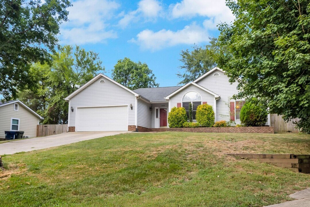 12608 Sulgrave Dr in Huntersville, NC - Building Photo