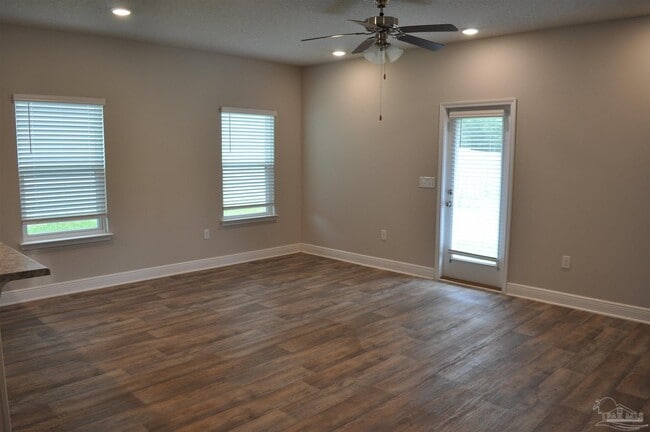 6060 Royal Port Ct in Bellview, FL - Building Photo - Building Photo