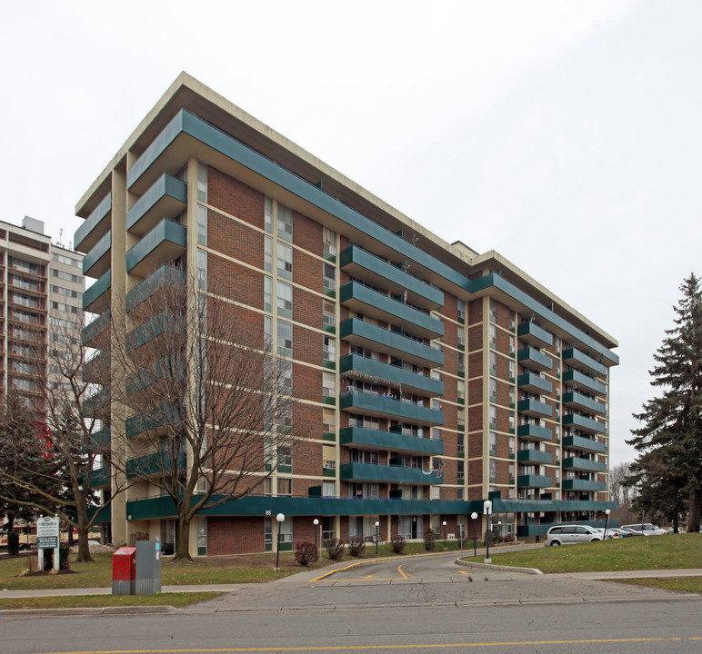 The Richelieu in Oshawa, ON - Building Photo