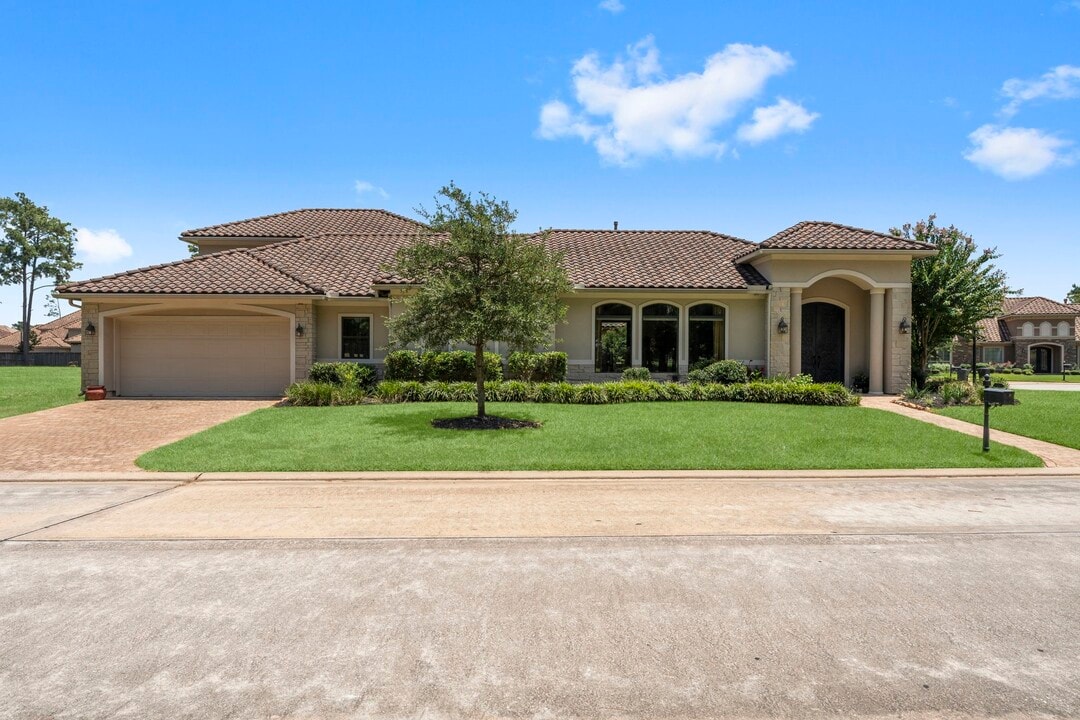 34 W Shadow Creek Villas Loop in Spring, TX - Building Photo