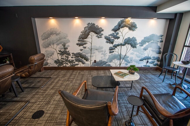 Tree Tops Apartments in Minneapolis, MN - Foto de edificio - Building Photo