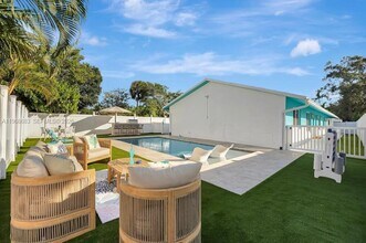 1319 SW 30th St in Fort Lauderdale, FL - Foto de edificio - Building Photo