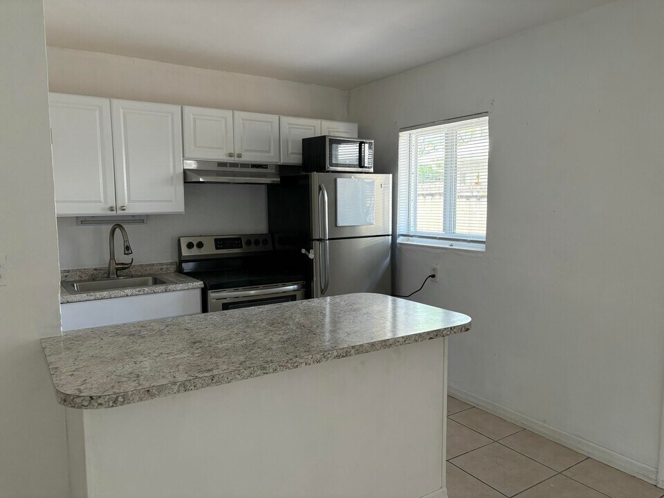 709 SW 13th Ave in Fort Lauderdale, FL - Building Photo