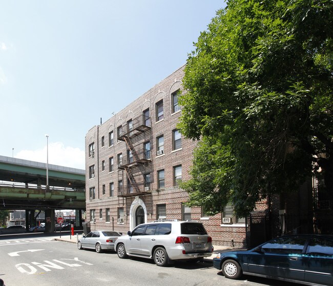 321 61st St in Brooklyn, NY - Foto de edificio - Building Photo