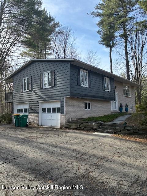 7 Holly Hills Dr in Woodstock, NY - Building Photo - Building Photo