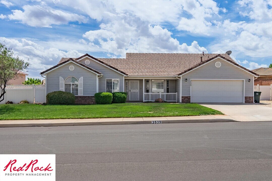 3539 Windmill Dr in Santa Clara, UT - Building Photo