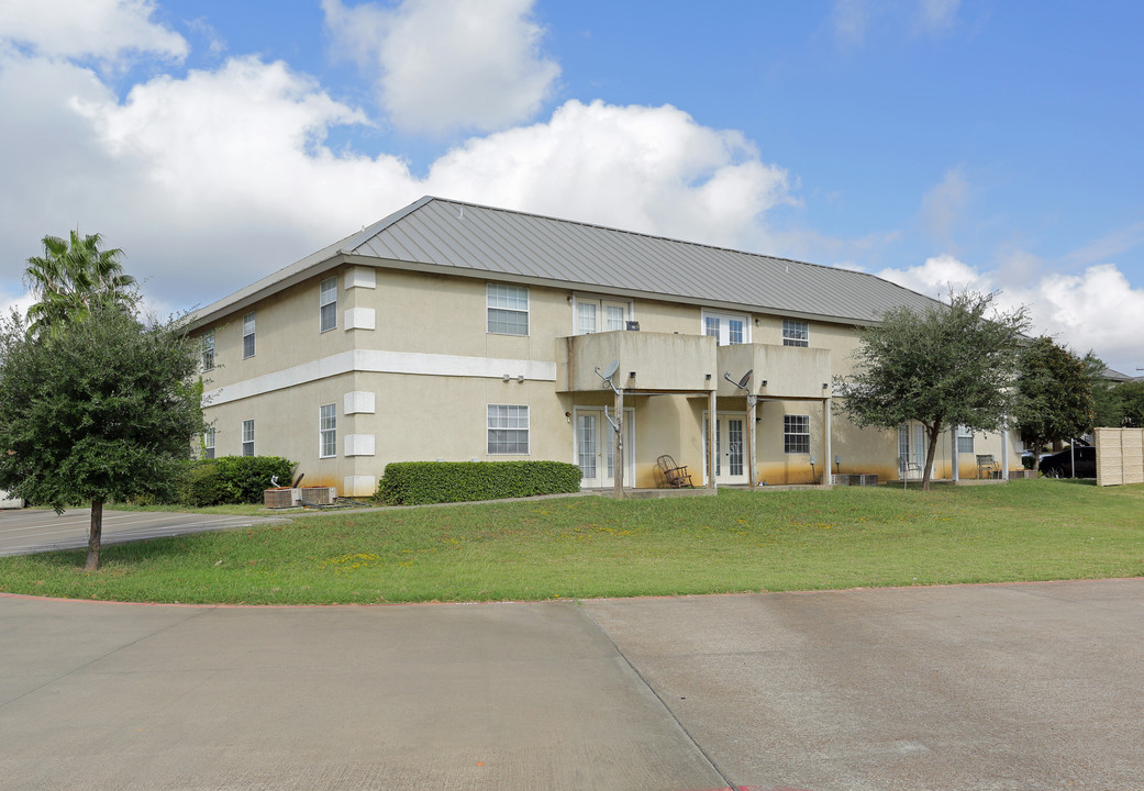 Cedar Ridge Apartments in Keene, TX - Building Photo