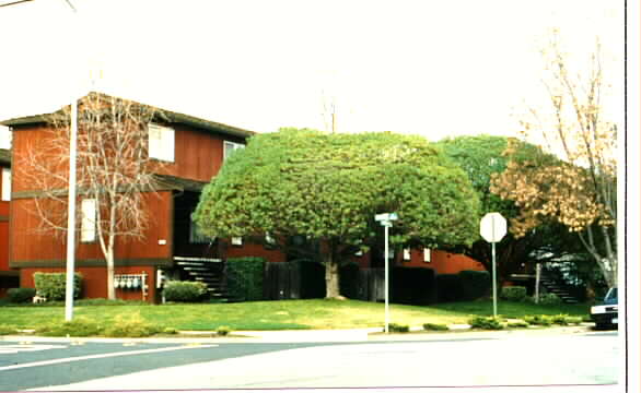 40988 Lincoln St in Fremont, CA - Foto de edificio - Building Photo