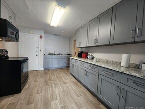 715 Burnside Ave-Unit -7 in East Hartford, CT - Building Photo - Building Photo