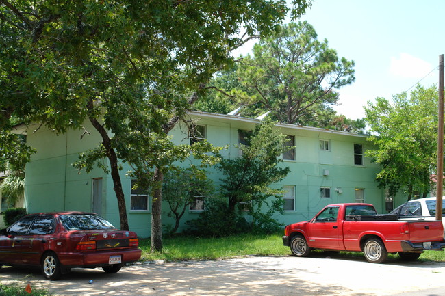 282 Washington Ave in Valparaiso, FL - Foto de edificio - Building Photo