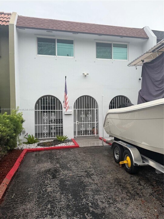 7151 W 3rd Ct in Hialeah, FL - Building Photo
