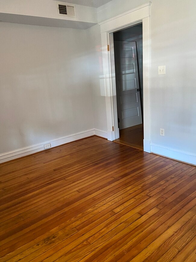 2306 Parkwood Ave, Unit D in Richmond, VA - Foto de edificio - Building Photo