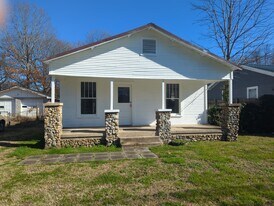 722 Indian Ave in Rossville, GA - Building Photo